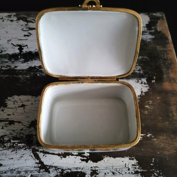 Vintage Limoges France Porcelain Trinket Box / Jewelry Box Birds and Fruit - Picture 6 of 10